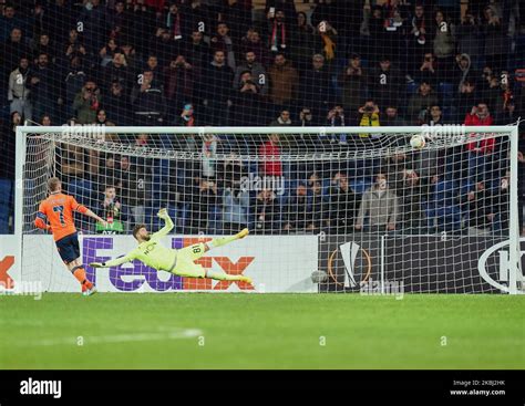 Edin Visca Von Istanbul Basaksehir Fk Fotos Und Bildmaterial In Hoher