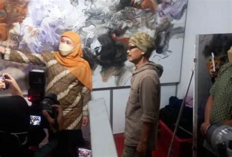 Lukisan Sby Dipamerkan Di Pasar Seni Lukis Di Surabaya