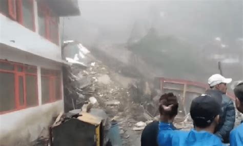 Himachal Pradesh Landslide 9 Dead 20 25 Feared Trapped After Shiv