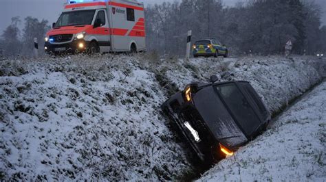 Unfall Auf Schneeglatter Stra E In Ostercappeln Noz