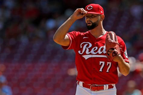 Reds' Art Warren Undergoes Elbow Surgery - MLB Trade Rumors