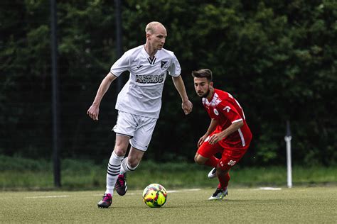 Erste und Zweite Auswärts am Ball Fvg Schwarz Weiß 09 36 Oberhausen