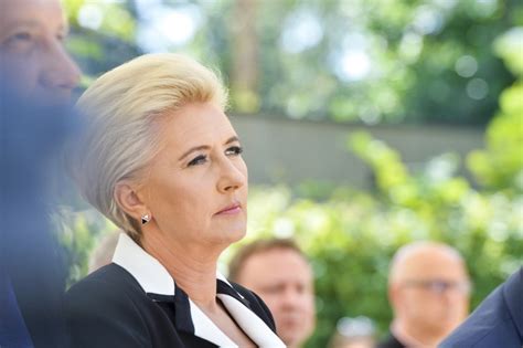 Tak się ubiera Agata Kornhauser Duda zdjęcia Pierwsza dama śledzi