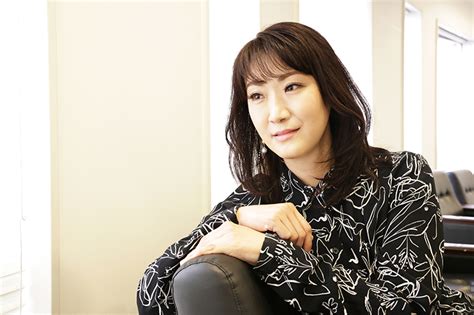 市川由紀乃、松井五郎作詩の新曲『花わずらい』で妖艶に変身 「デビュー30周年の今年は、面白おかしい一年にします！」