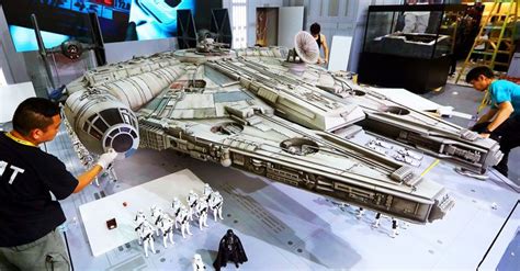 Just How Big Is Hot Toys Millennium Falcon THIS Big