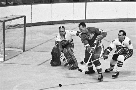 ‘Mr. Hockey’ Gordie Howe Dies at Age 88 - WSJ