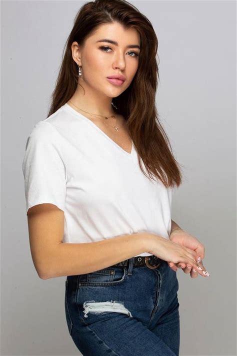 Wonderful Valentina Y O From London With Blonde Hair Id Ladadate