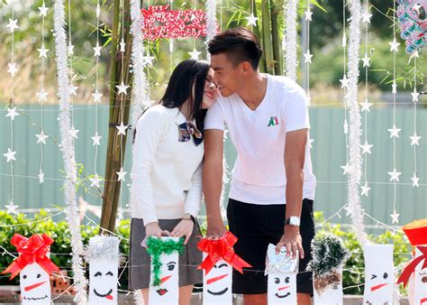 Trung vệ hot boy của U Việt Nam hạnh phúc bên bạn gái trong ngày đặc biệt