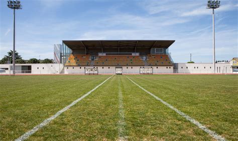 Tribune Et Vestiaires Du Stade L O Lagrange Gpaa