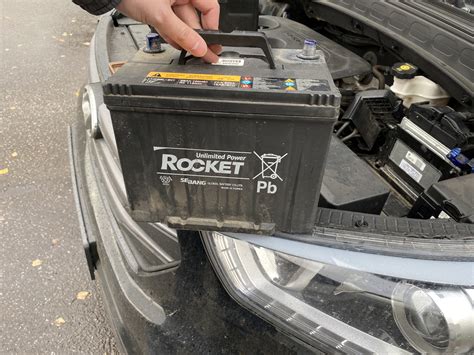 Снятие аккумуляторной батареи Hyundai Creta