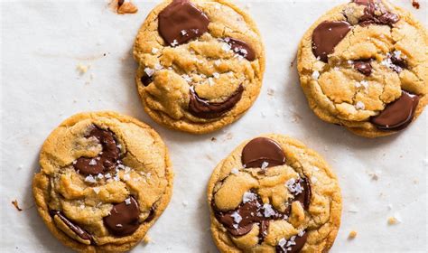 vegan baking tips   queen  vegan desserts vegnews