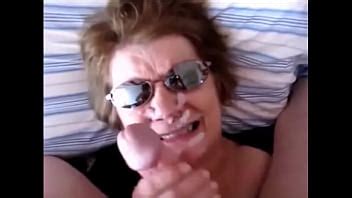 Abuela Con Gafas Masturbaci N Con La Mano Y Facial Xvideos