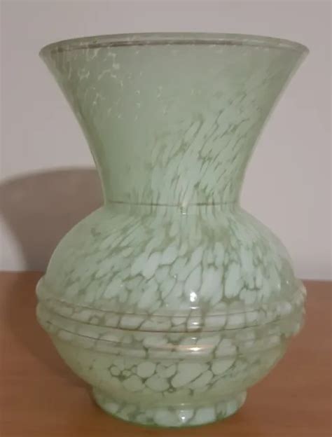 Clichy Vase Verre Mouchet Blanc Fond Vert Diam Cm