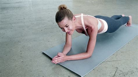 Cara Melakukan Gerakan Pose Yoga Plank Yang Baik Dan Benar Video