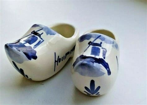 Vintage Delft Holland Miniature Pair Porcelain Dutch Shoes Blue And