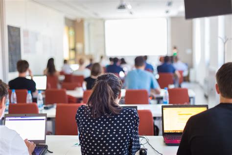 Giovani Donne Disoccupati E Immigrati Arrivano I Bandi FSE Per I Corsi