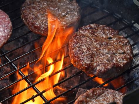 Carne Para Hamburguesa A La Parrilla Casera