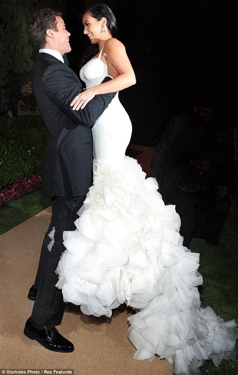 CONFESSIONS OF A DOLL: My Fave Kim K wedding pictures!