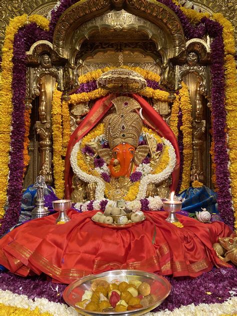 Siddhivinayak Ganpati Idol Live Darshan Click Here To Join Ongoing