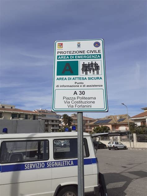 Cartellonistica Della Protezione Civile Indicante Le Aree Di Emergenza