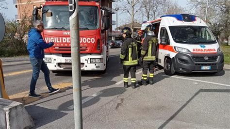 Voghera Auto Si Ribalta Sul Ponte Di Via Piacenza Ferita Una 25enne