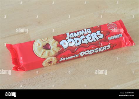 Packet Jammie Dodgers Biscuits Hi Res Stock Photography And Images Alamy