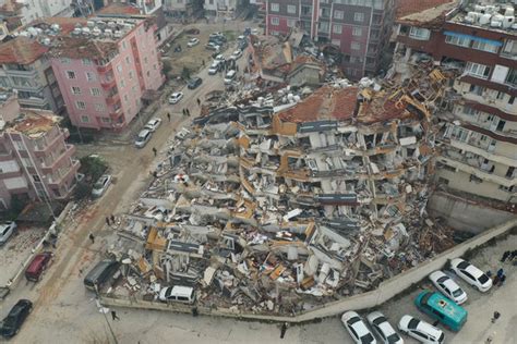 驚悚空拍畫面曝光 土耳其強震後「大樓粉碎變形」分層散落街上 Ettoday國際新聞 Ettoday新聞雲