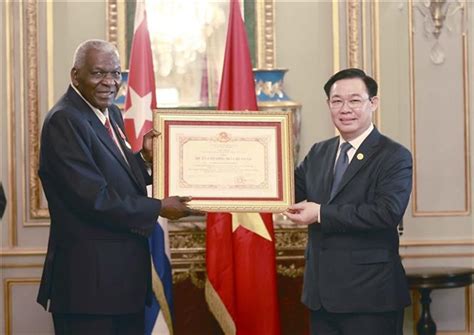 Cuban Leaders Honoured With Hồ Chí Minh Order