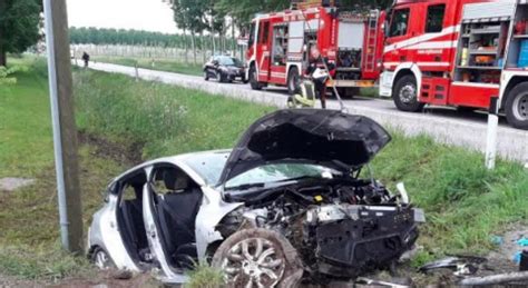 Incidente All Alba Morta Una Ragazza Di Anni L Auto Finisce Nel