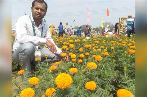 Success Story कॉर्पोरेट जगत की नौकरी छोड़कर शुरू की फूलों की खेती हो