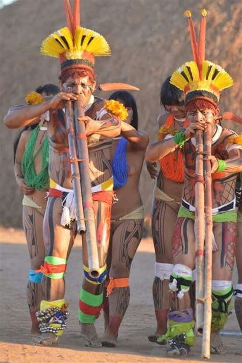 KUARUP é um ritual dos grupos indígenas do Parque do Xingu para