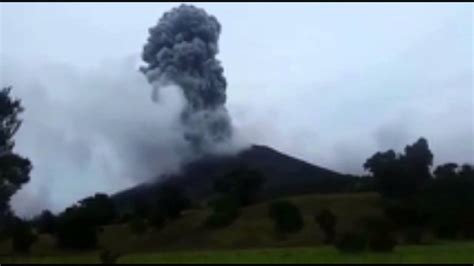 Volc N Turrialba Hizo Erupci N De Un Kil Metro De Altura Youtube