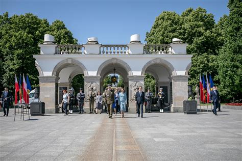 Pentru călătoriile Maiei Sandu de până acum moldovenii au cheltuit 455