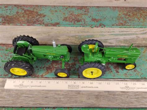 (1) John Deere Model H Tractor (1) John Deere Model 40 Tractor - Gavel ...