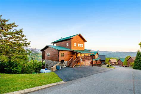 Starr Crest Resort Rentals, Cabin Rentals | Pigeon Forge, TN | Vacasa