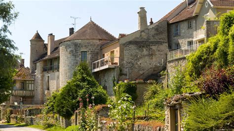 Visiting Noyers Sur Serein La Bourgogne