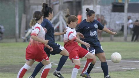 Continúa el Torneo Nocturno de fútbol femenino