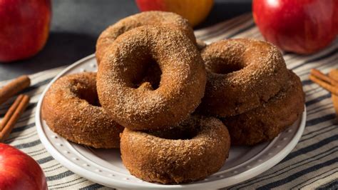 Recipe for Apple Cider Donuts | Almanac.com