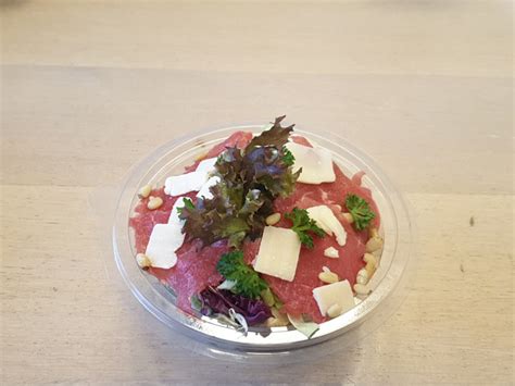 Lunch D Belegde Harde Broodjes Met Een Salade Met Carpaccio Vernooy