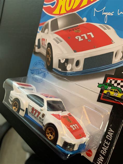 Hot Wheels Porsche Magnus Walker White With Gold Wheels Long Card Hw Race Day Hard To Find