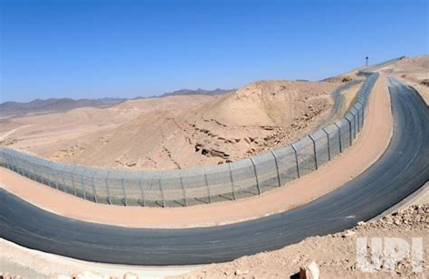 Photo: Israel Erects Fence On Egyptian Border - JER2012071602 - UPI.com