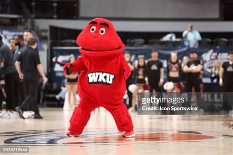 Hilltoppers Mascot Photos And Premium High Res Pictures Getty Images