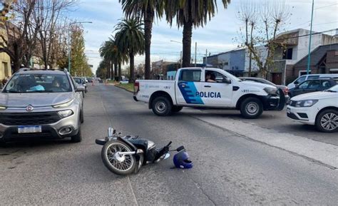 Hombre Mayor Resultó Hospitalizado Tras Un Accidente Entre Una Moto Y