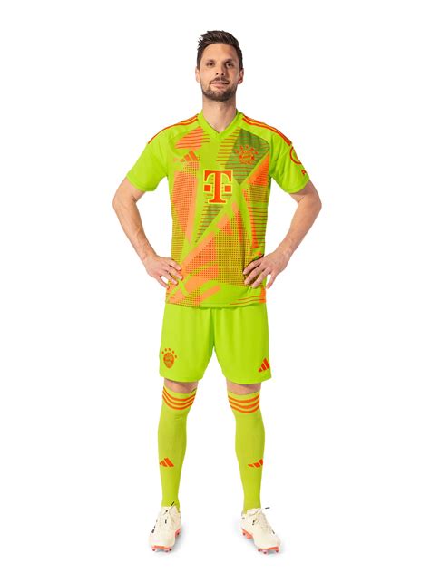 Bayern München 2024 25 GK 1 Kit