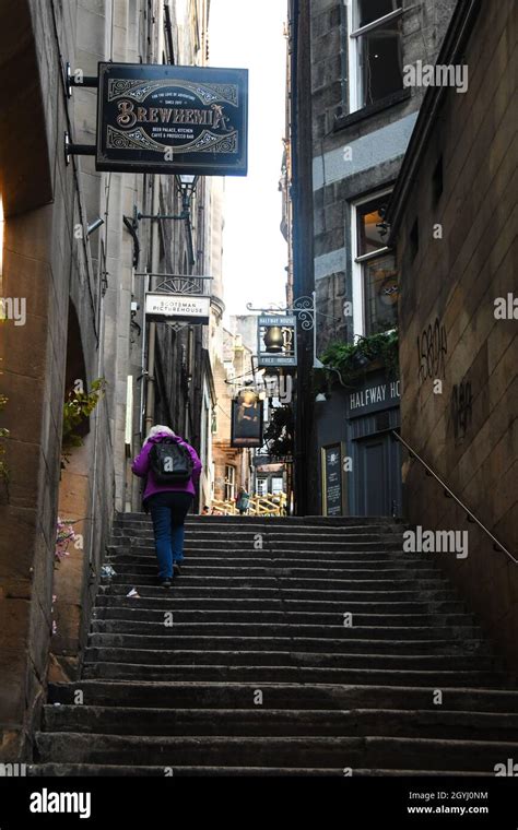 Edinburgh city centre Stock Photo - Alamy