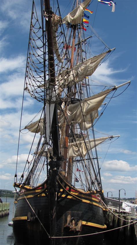 Leith Built Ships: Replica of HMS BOUNTY sinks