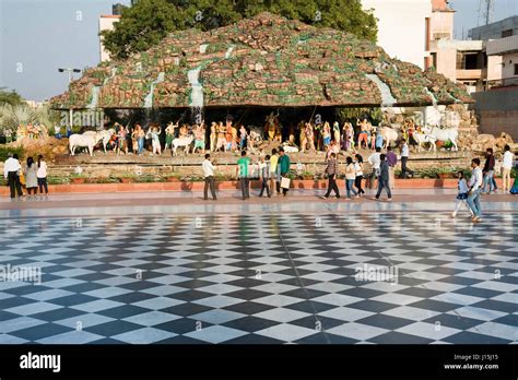 Govardhan Parvat Hi Res Stock Photography And Images Alamy