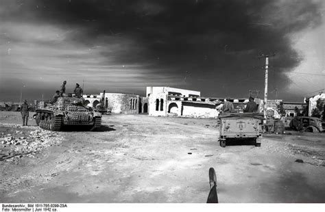 Asisbiz German Cmd Genlt Erwin Rommel N Fritz Bayerlein Standing In A