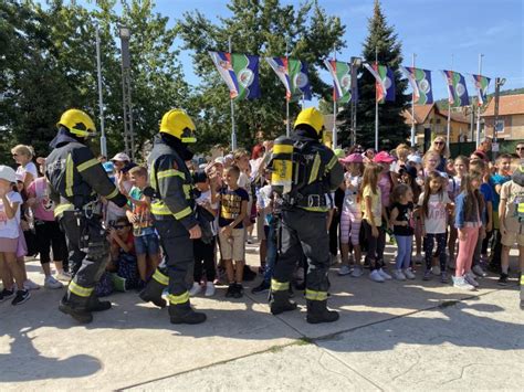 Dan Sektora za vanredne situacije Pokazna vežba gašenja požara Npress