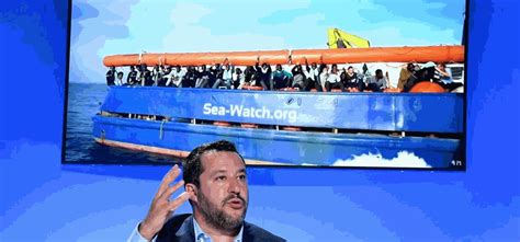 La Sea Watch Salva Altri 53 Migranti Salvini Nave Pirata La Stampa